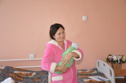 Двойной праздник.  В Бендерах поздравили матерей с младенцами, подаривших новые жизни на День города