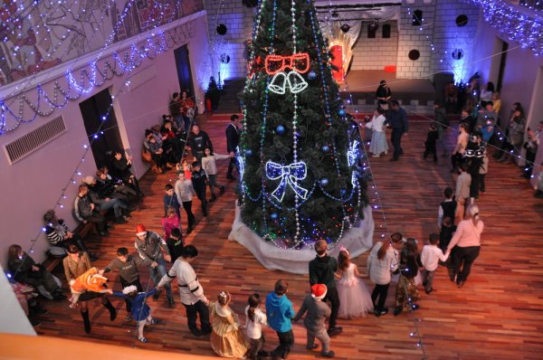 В праздничные дни в Бендерах прошли традиционные елки Президента республики и Главы города