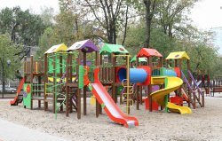 В парке Горького появилась новая детская площадка